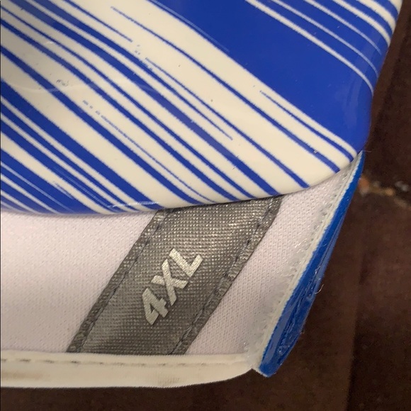 Nike Football Gloves - Picture 3 of 4